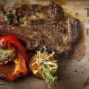 Рецепт Седьмого ребра молочного теленка с печеными овощами и домашней аджикой