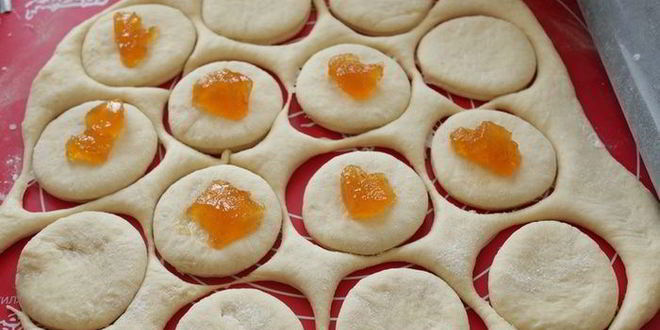 Рецепт бухтелей с абрикосовым джемом