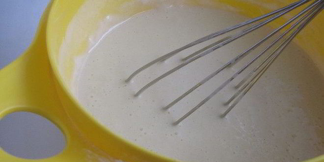 Рецепт булочек с абрикосовым джемом и миндальными лепестками