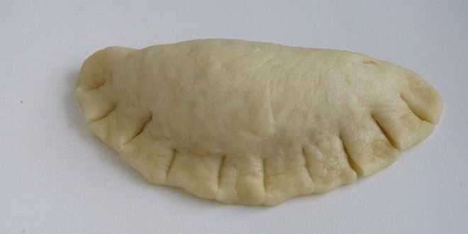 Рецепт булочек с абрикосовым джемом и миндальными лепестками