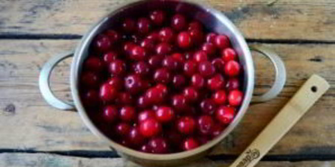 Рецепт джема из вишни с косточками