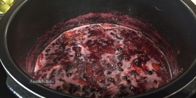 Рецепт джема из яблок с черноплодной рябиной в мультиварке