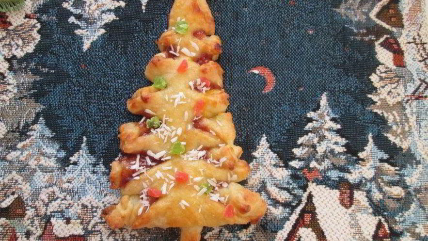 Рецепт елочки с джемом из творожно-слоеного теста