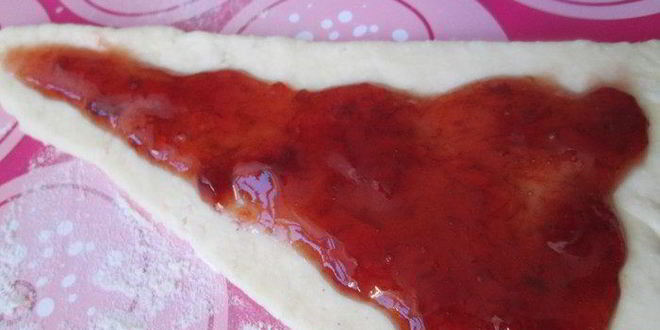 Рецепт елочки с джемом из творожно-слоеного теста