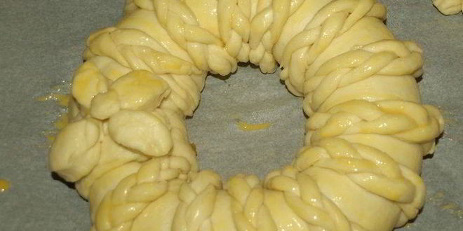 Рецепт сдобного рулета с персиково-манговым джемом