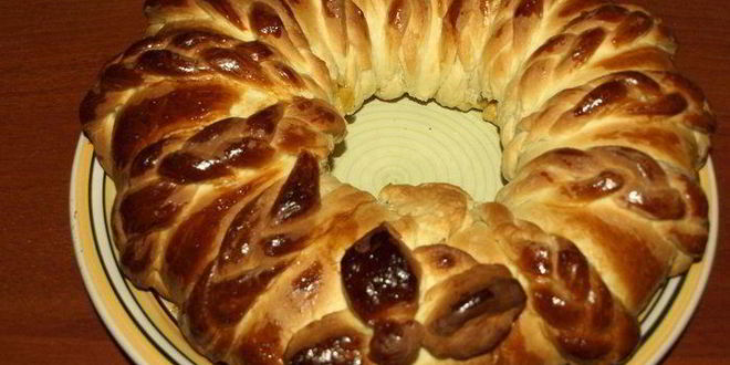 Рецепт сдобного рулета с персиково-манговым джемом