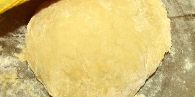 Рецепт сдобного рулета с персиково-манговым джемом