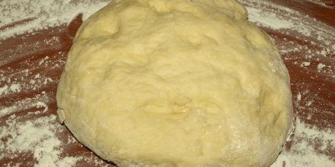 Рецепт сдобного рулета с персиково-манговым джемом