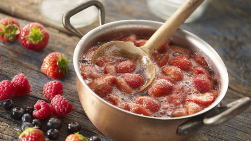 Рецепт клубничного компоте для торта