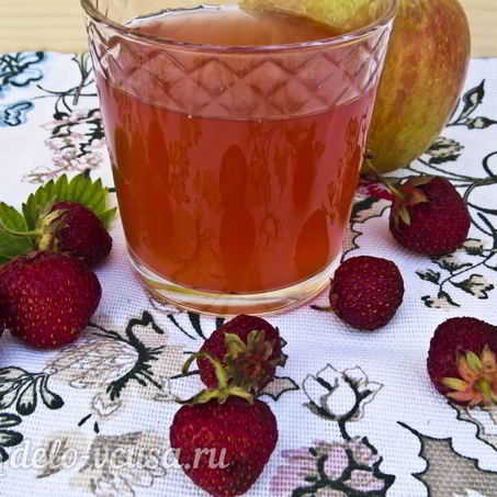 Рецепт Компота из клубники и яблок