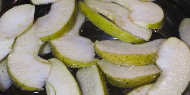 Рецепт компота из клубники и яблок