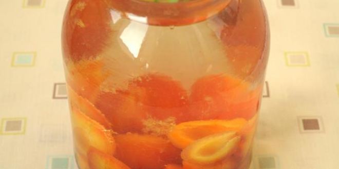 Рецепт компота из слив и абрикос на зиму