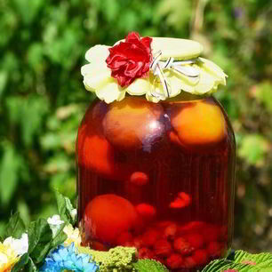 Рецепт Компота из вишни и малины