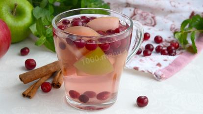 Рецепт Компота из яблок и клюквы