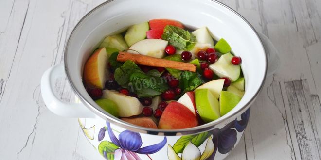 Рецепт компота из яблок и клюквы