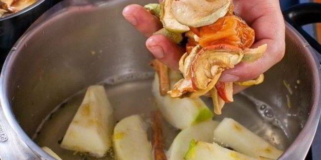 Рецепт компота из яблок и сухофруктов
