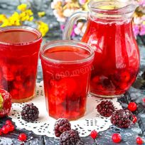 Рецепт Компота из замороженных ягод клубники, ежевики, брусники