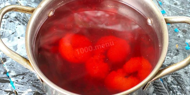 Рецепт компота из замороженных ягод клубники, ежевики, брусники