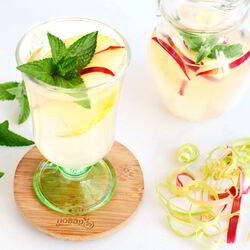 Рецепт Компота с ревенем и яблоками