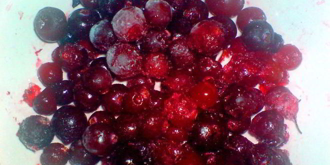 Рецепт компотика из свежезамороженных ягод с лимоном