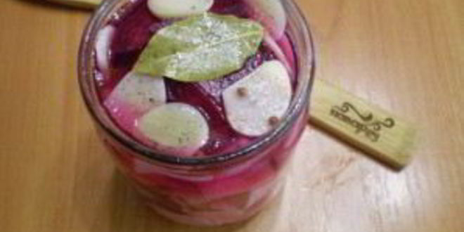 Рецепт маринованной капусты со свеклой и чесноком