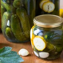 Маринованные огурцы с морковью