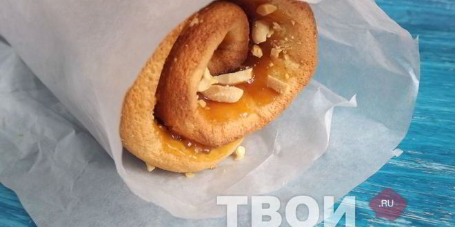 Рецепт рулета с повидлом и арахисом