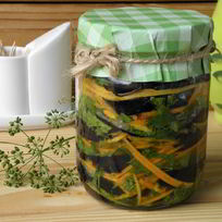 Рецепт Синеньких с морковкой и чесноком на зиму