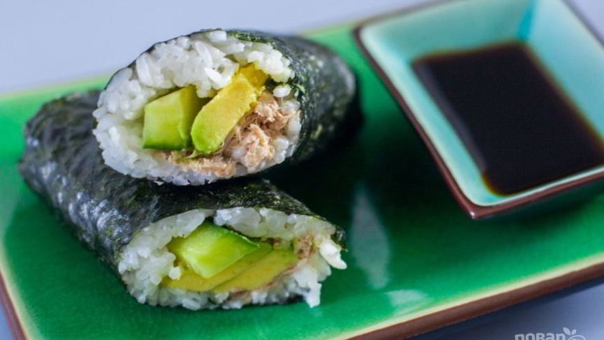 Рецепт консервированного тунца с рисом и авокадо