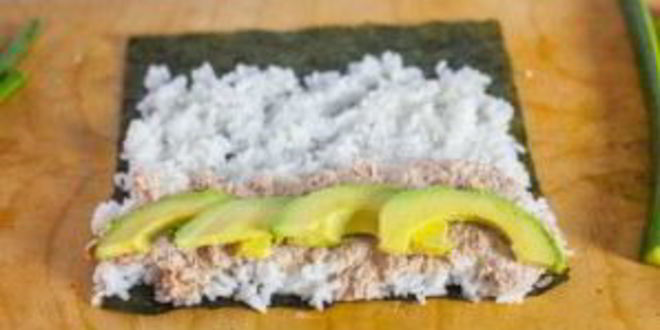 Рецепт консервированного тунца с рисом и авокадо
