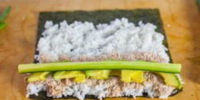 Рецепт консервированного тунца с рисом и авокадо