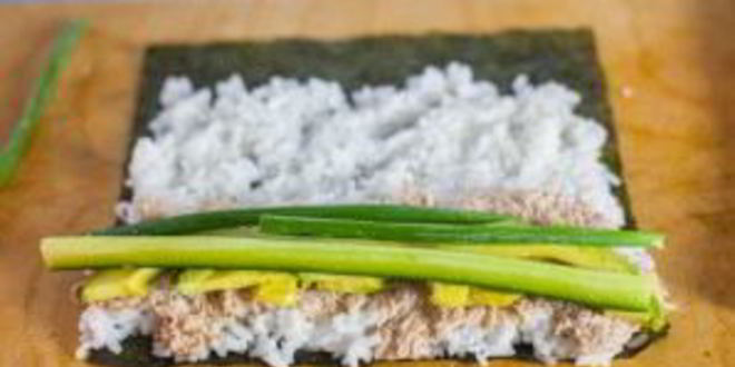 Рецепт консервированного тунца с рисом и авокадо