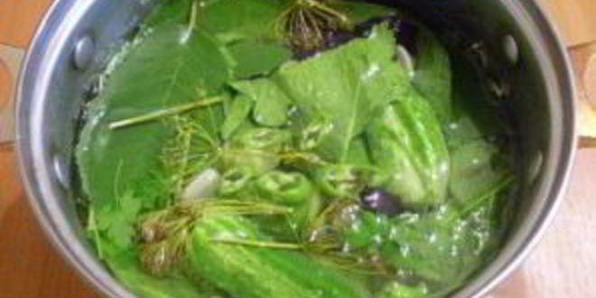 Рецепт малосольных огурчиков в кастрюле