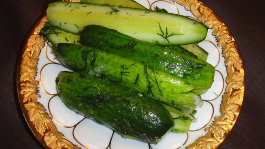 Рецепт малосольных огурчиков за 15 минут