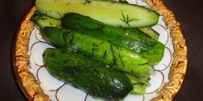 Рецепт малосольных огурчиков за 15 минут