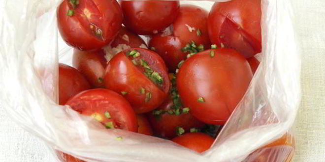 Рецепт малосольных помидоров в пакете