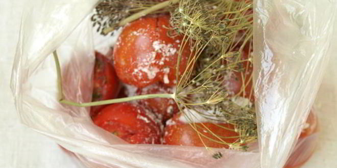 Рецепт малосольных помидоров в пакете