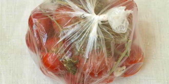 Рецепт малосольных помидоров в пакете