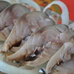 Рецепт Соленой скумбрии с черносливом