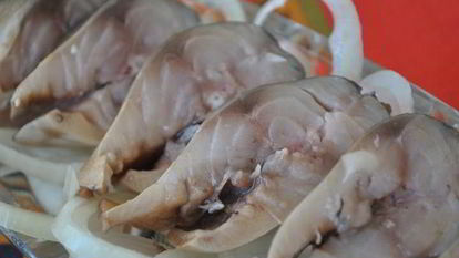 Рецепт Соленой скумбрии с черносливом