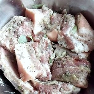 Рецепт Соленого сала с чесноком