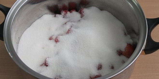 Рецепт клубничного конфитюра с ванилью