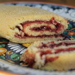 Рецепт Рулета с малиновым вареньем