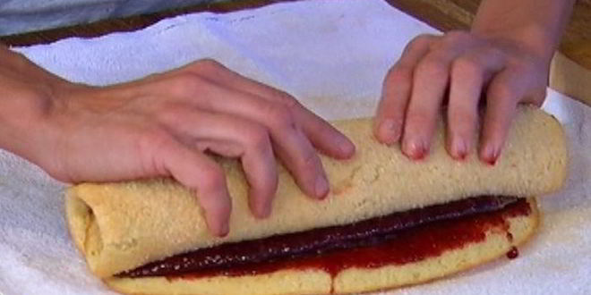 Рецепт рулета с малиновым вареньем