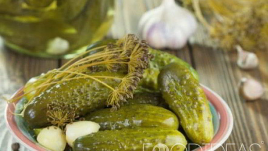 Рецепт засолки огурцов холодным способом, в банках на зиму с горчицей