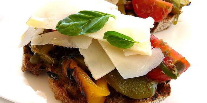 Рецепт брускетты с жареным перцем