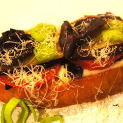 Рецепт Брускетты с базиликом и овощами