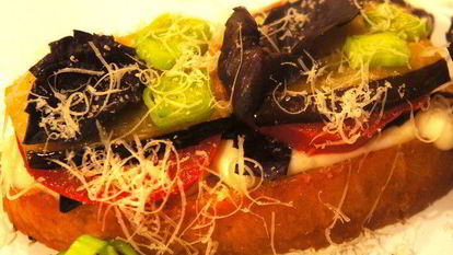 Рецепт Брускетты с базиликом и овощами