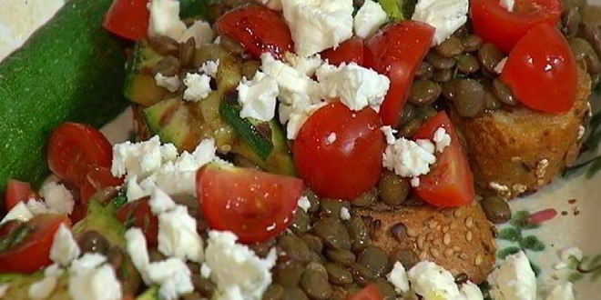 Рецепт брускетты с чечевицей, фетой и цукини