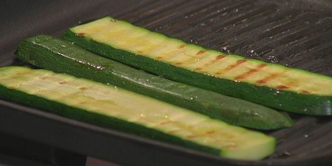 Рецепт брускетты с чечевицей, фетой и цукини